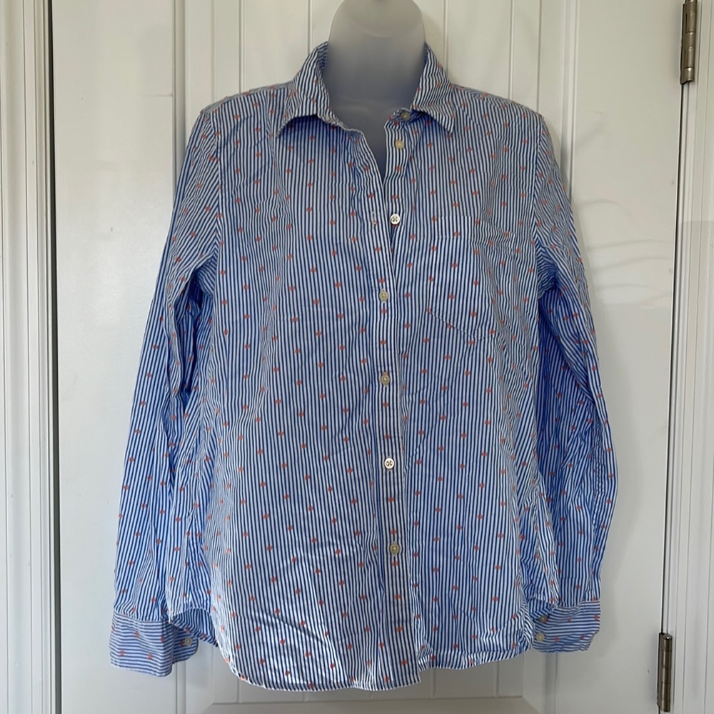 Gap Blue and White Striped Women’s Boyfriend Fit Button Down Shirt Size Medium.